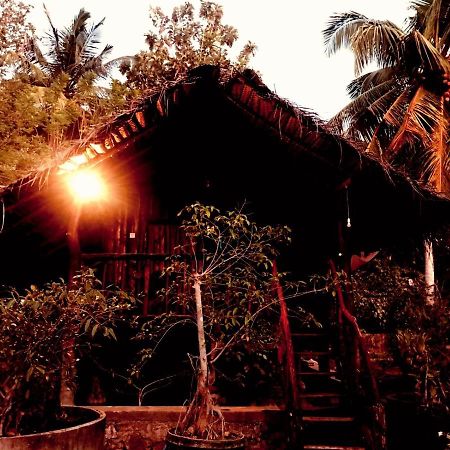 Aliya Riverside & Safari Resort Udawalawe Bagian luar foto