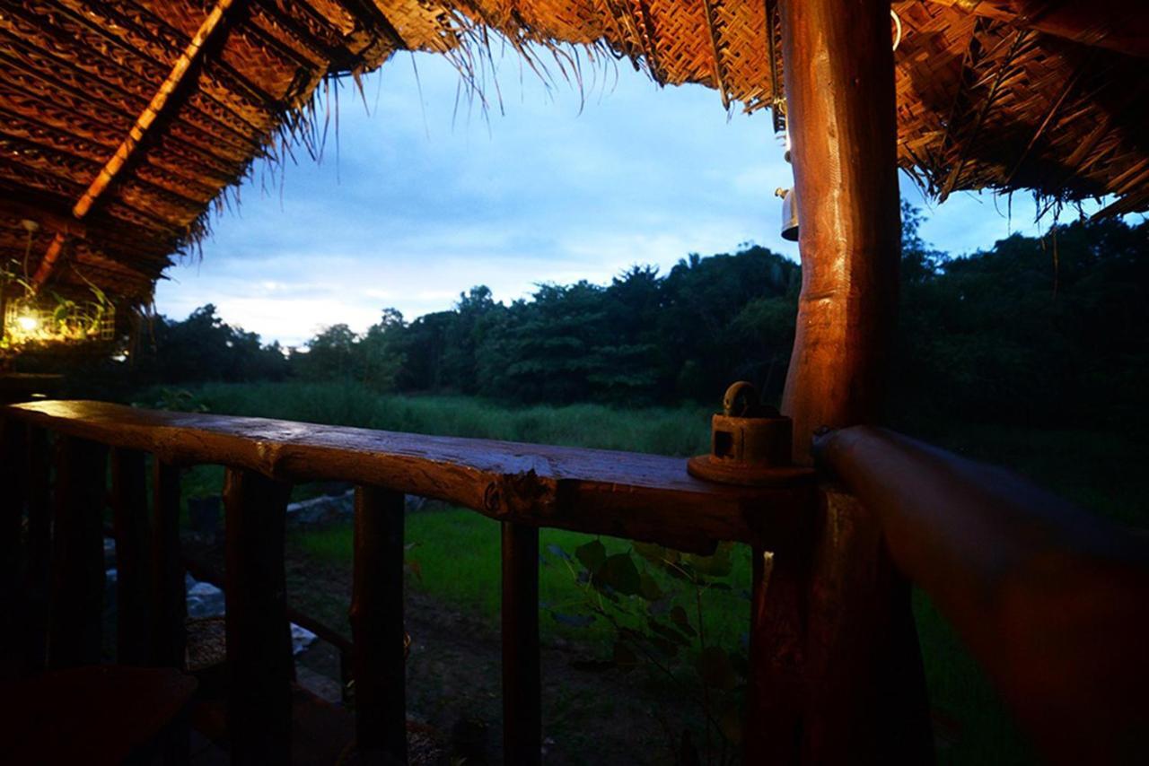 Aliya Riverside & Safari Resort Udawalawe Bagian luar foto