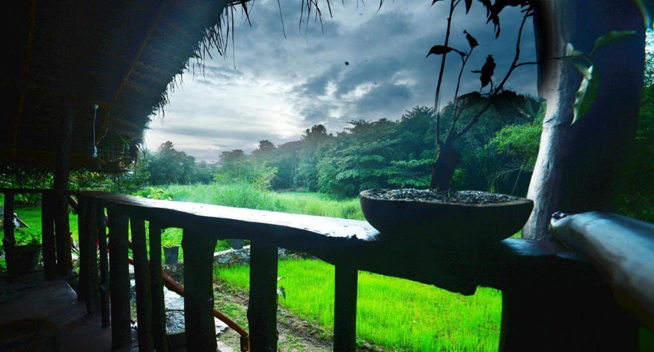 Aliya Riverside & Safari Resort Udawalawe Bagian luar foto